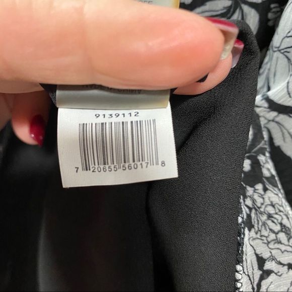 NWT Vince Camuto floral print sleeveless top Pet M - Picture 3 of 11